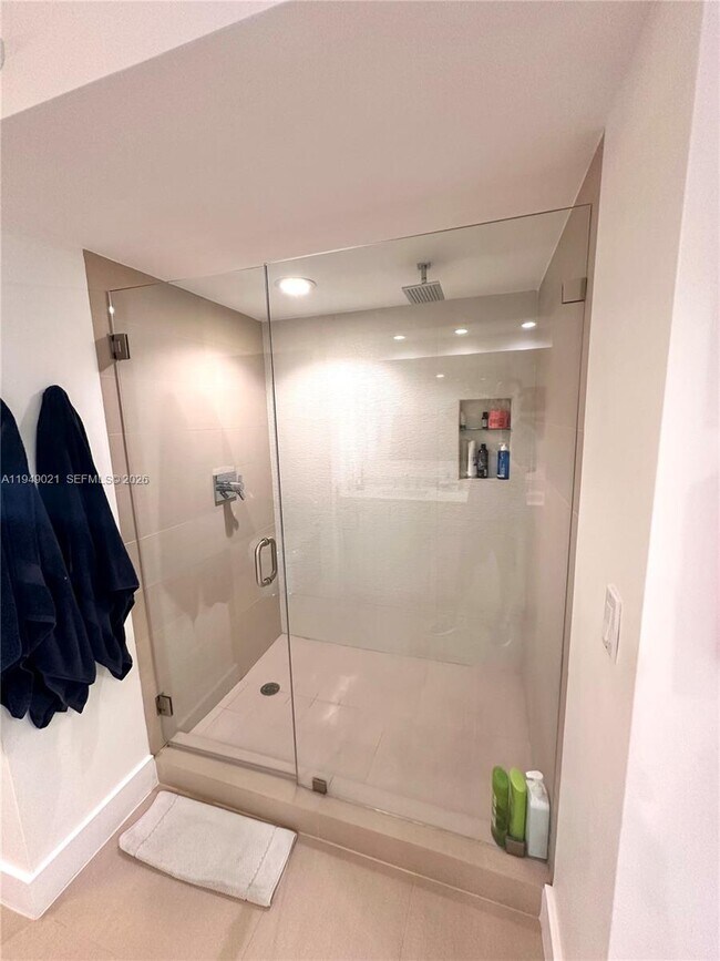 Building Photo - 170 Ocean Ln Dr