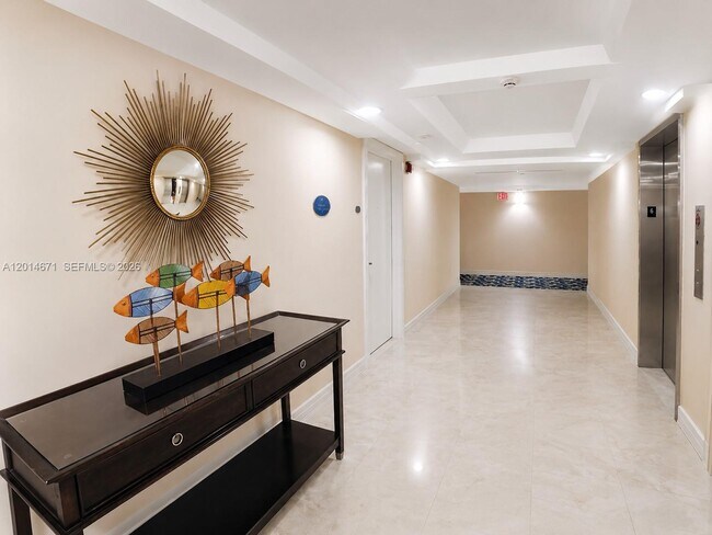 Building Photo - 6917 Collins Ave
