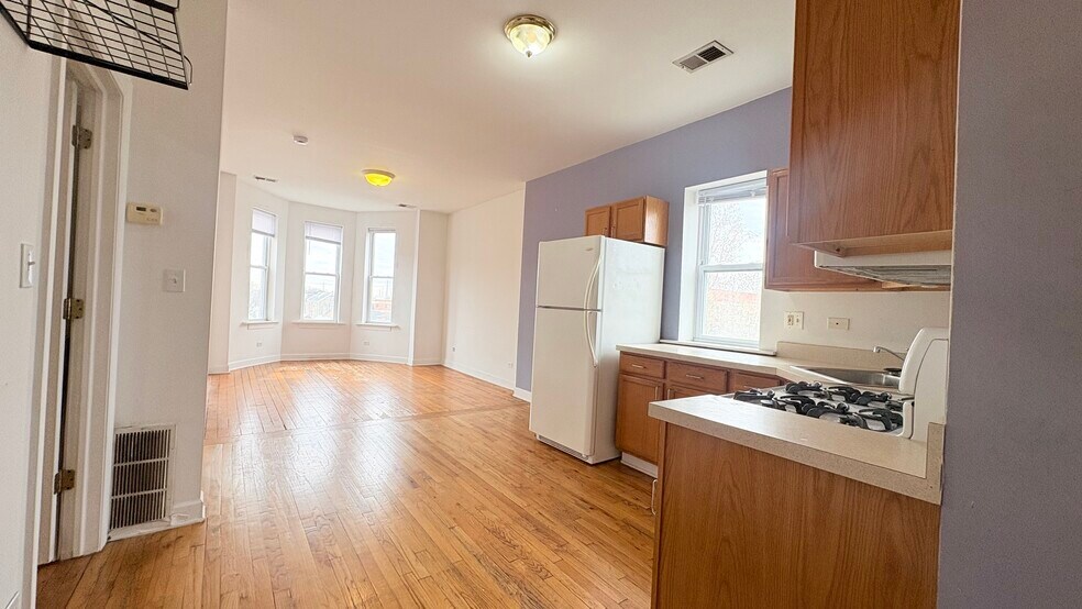 Building Photo - 1112 W 18th St