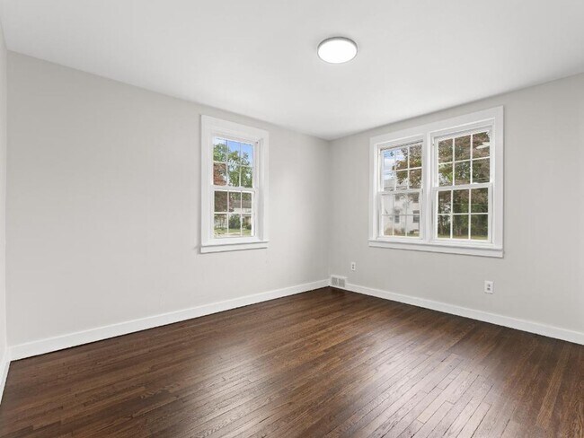 Building Photo - Beautifully Renovated 3-Bedroom, 1.5-Bath Home with Modern Kitchen & Driveway Parking in Mt. Ephr...