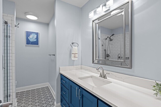 Building Photo - 3700 Fairmont Dr