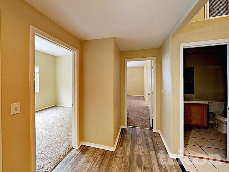 Building Photo - 610 Largo Azul Ave