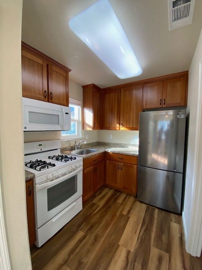 Building Photo - 1956 Sagewood Way