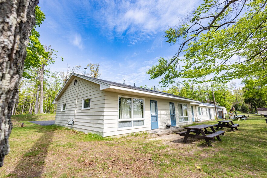 Building Photo - 2271 W Dixon Lake Dr