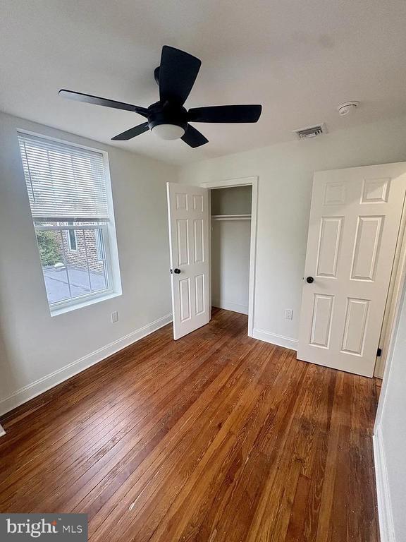 Building Photo - 4462 E Thompson St