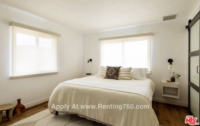 Building Photo - Updated 3 Bed 2 Bath Home on 2.5 Fenced In Acres with paid SOLAR PANELS!!