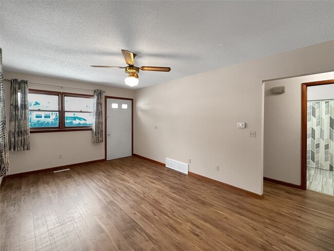 Building Photo - 211 Walnut St