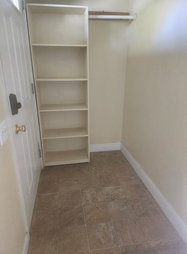 Building Photo - 820 Montana Ave