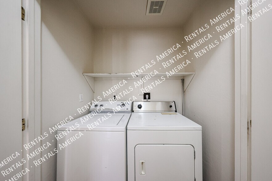 Building Photo - 2127 E Nighthawk Wy