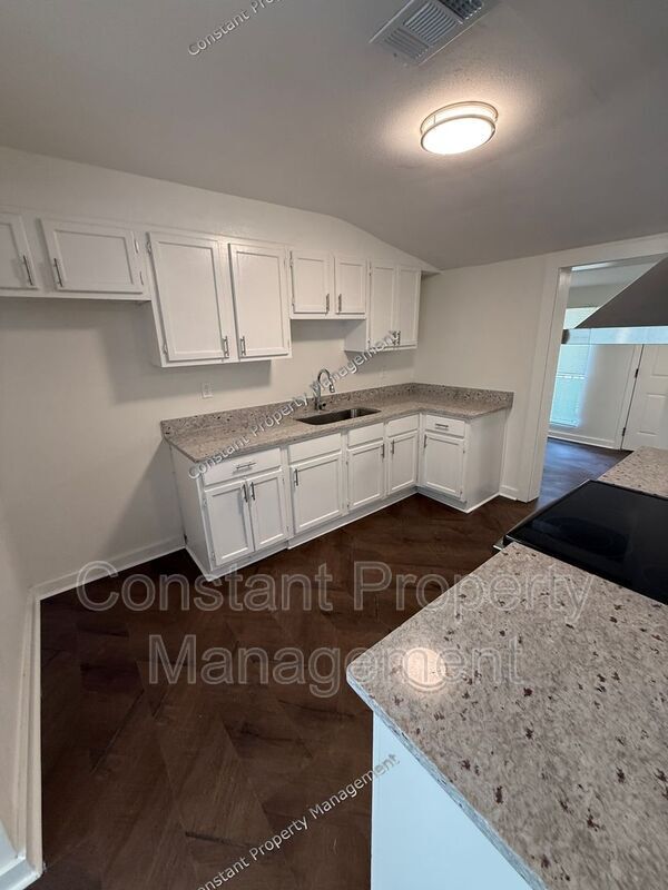 Building Photo - 4047 Pershing Ave
