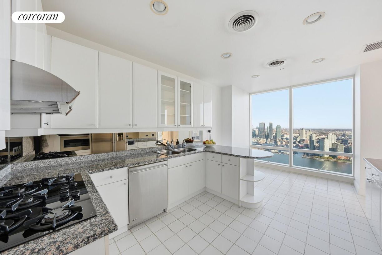 Building Photo - 845 United Nations Plaza