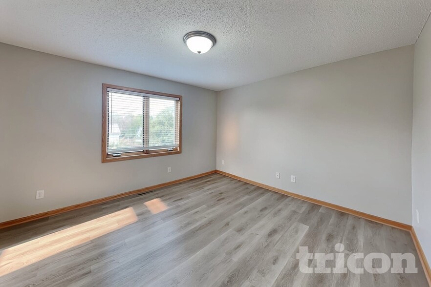 Building Photo - 10527 61st Pl