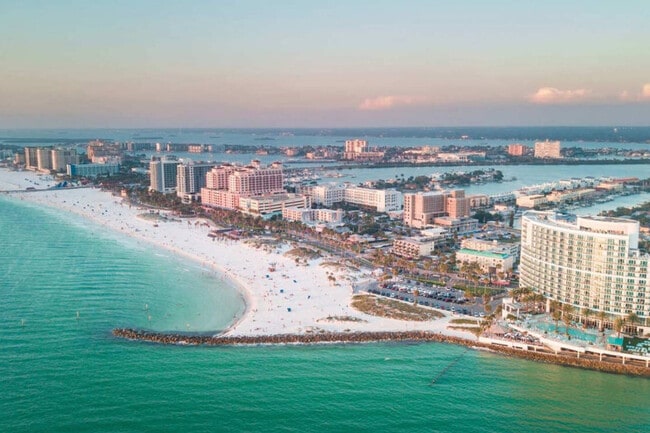 Building Photo - 13803 Heritage Club Dr