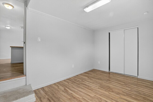 Building Photo - 1410 S 24th Ave