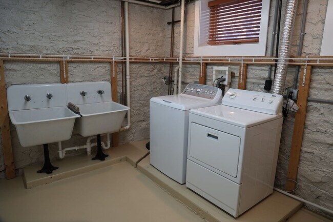 Building Photo - Stunning Historic Estate + In Ground Pool + Private Carriage House + Chef's Kitchen + Two Car Garage