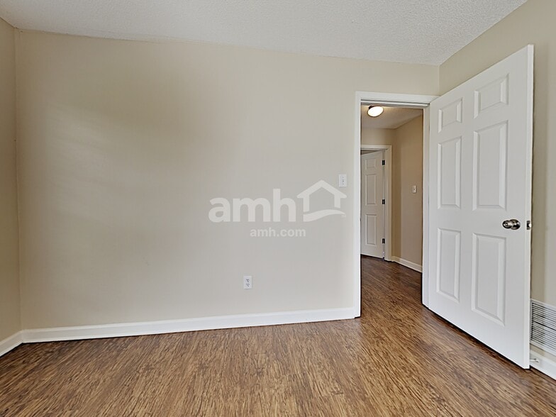 Building Photo - 5961 Appian Way Cv