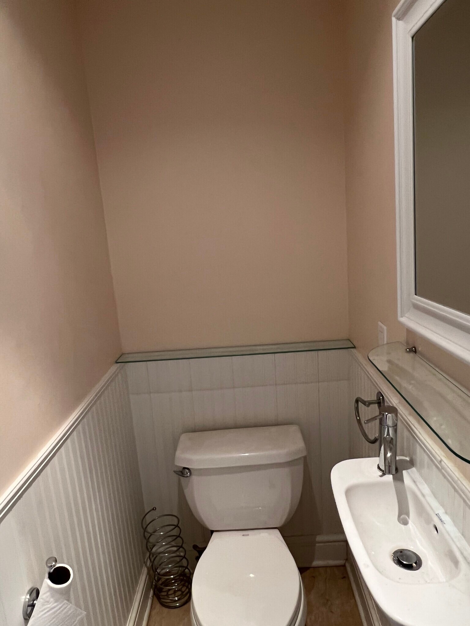 Powder room - 1721 McCullough St
