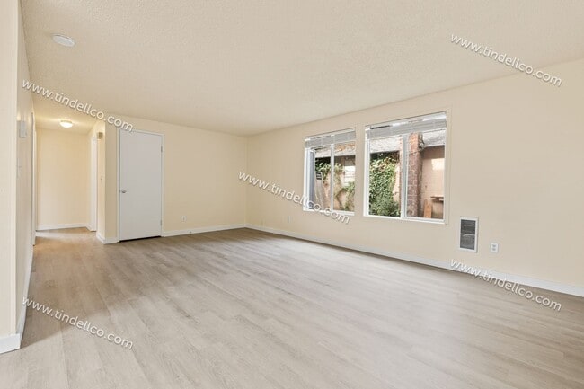 Building Photo - 237-05