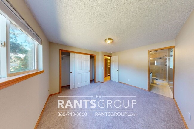 Building Photo - Recently updated 3-bed, 2-bath Rambler in Lacey!