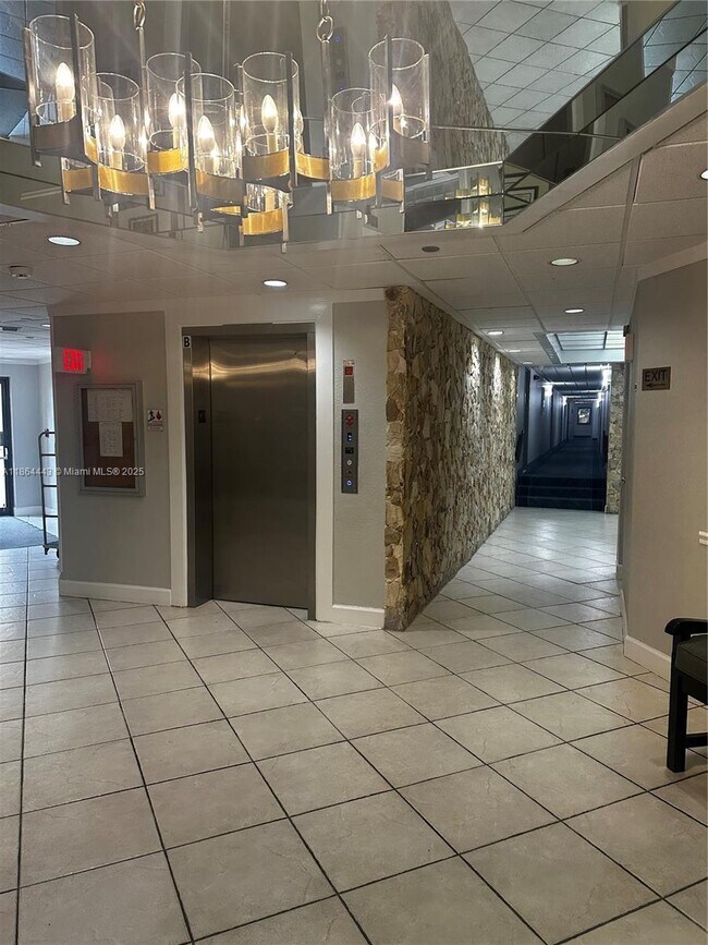 Building Photo - 1000 St Charles Pl
