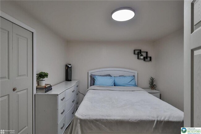 Building Photo - 204 Ridings Cir