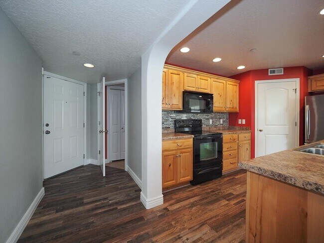 Building Photo - Beautiful Daybreak Condo