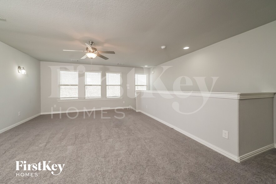 Building Photo - 705 Bluebird Way