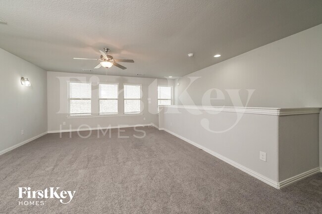 Building Photo - 705 Bluebird Way