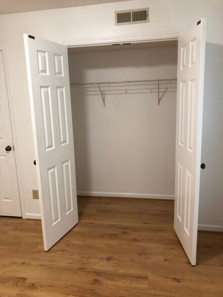 Building Photo - 3701 Cotswold Ter