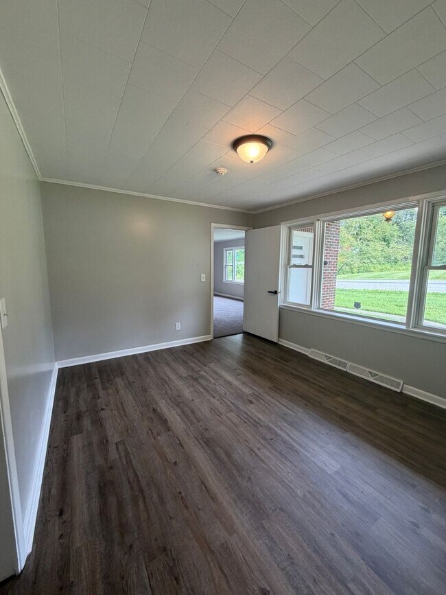 Building Photo - 196 Perkinsville Dr