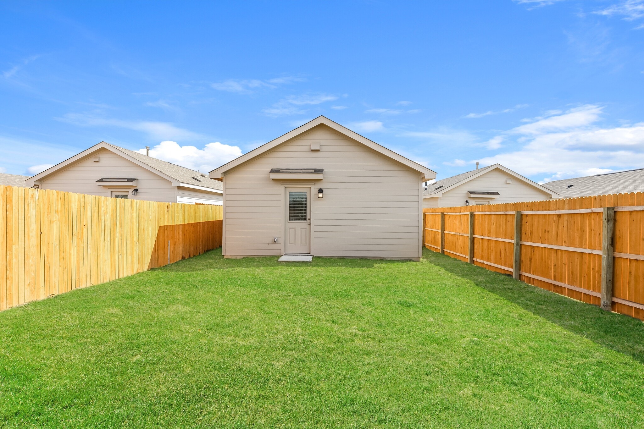 Building Photo - 14737 Southton Basin