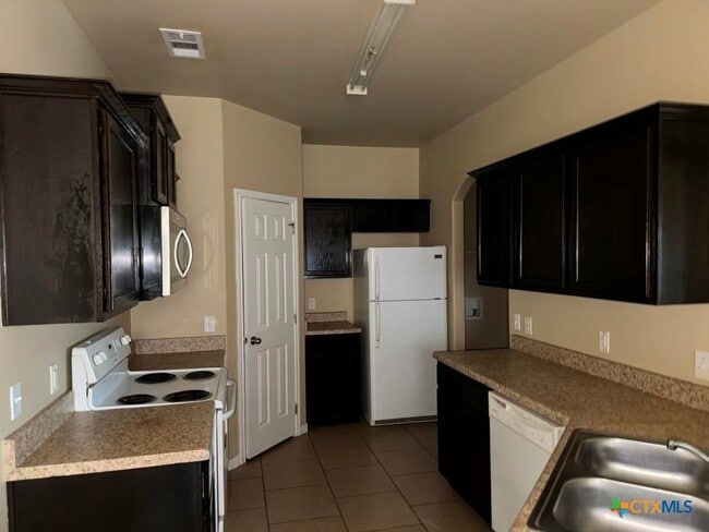 Building Photo - 1208 Cavalry Ln