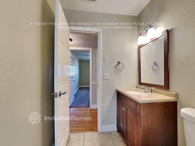 Building Photo - 2213 Brookshire Ave