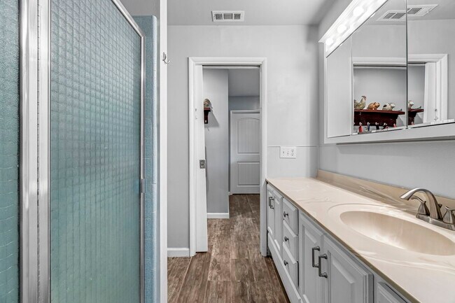 Building Photo - 6286 N 10th St