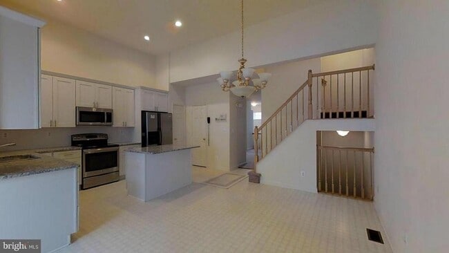 Building Photo - 2503 James Monroe Cir