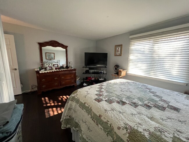 Building Photo - 183 Livingston Pl