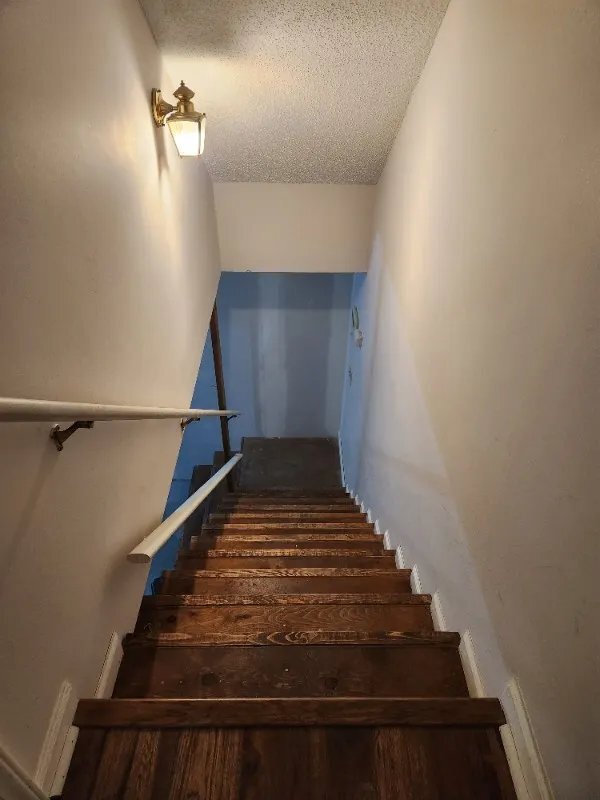 Building Photo - 2503 E Lakeview Dr