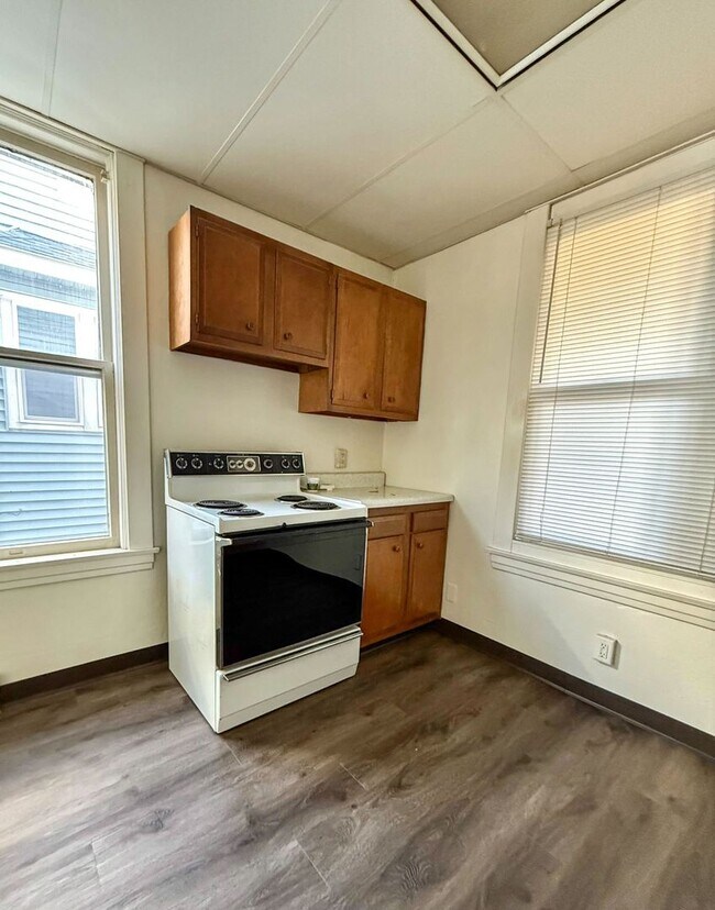 Building Photo - Darin Johnson Triplex