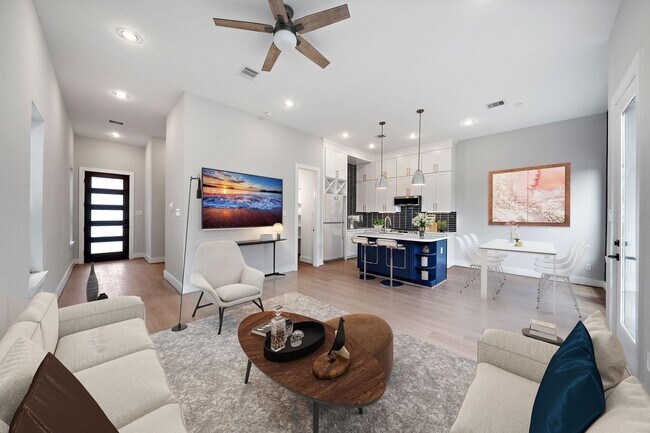 Building Photo - 8430 Vogue Ln