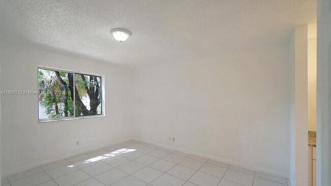 Building Photo - 9277 SW 138th Pl