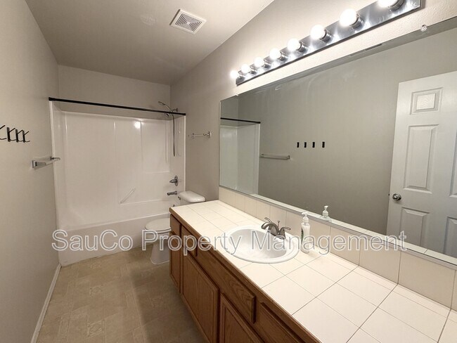 Building Photo - 4258 SE Maya Ct