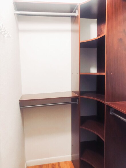 Building Photo - 2411 W Horatio St