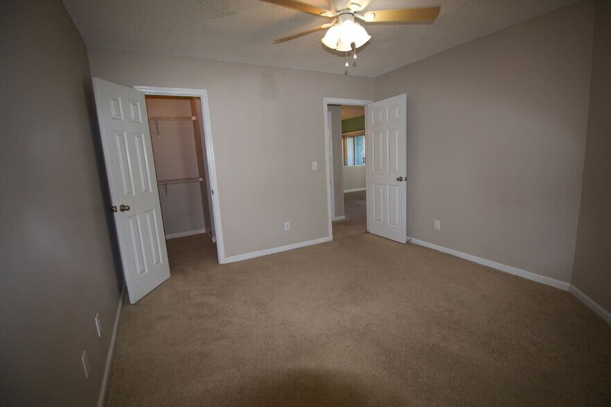Building Photo - 120 Breezewood Dr