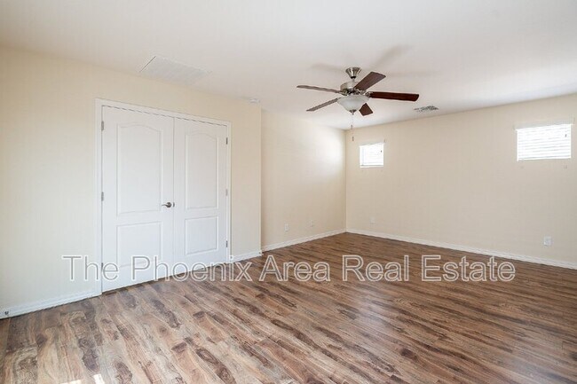 Building Photo - 1055 S Reber Ave