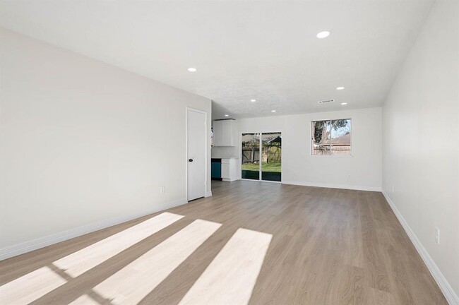 Building Photo - 15006 Wellman Ln