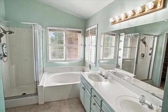 Building Photo - 40067 Villa Moura Dr