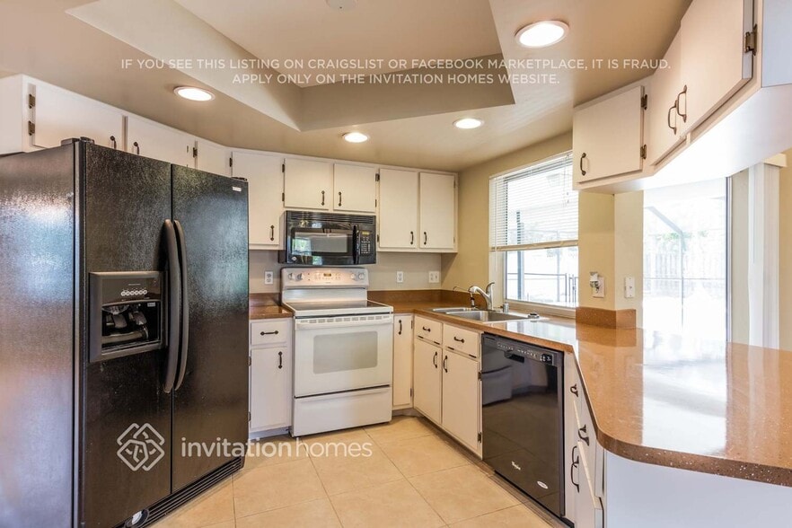 Building Photo - 17502 Brentwood Ct