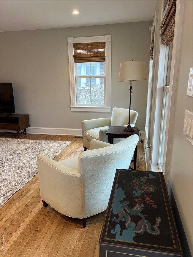 Building Photo - 237 6th St