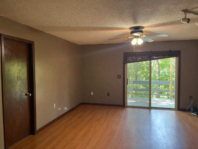 Building Photo - "Charming 2-Bedroom Retreat with Spacious 1200 Sq Ft Layout in Scenic Carthage!" Lake Front views...