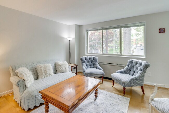 Building Photo - 2710 Macomb St NW